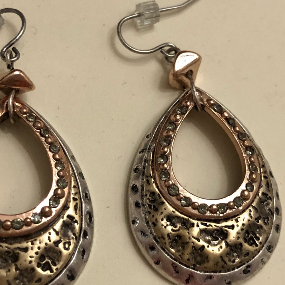 Earnings multi toned